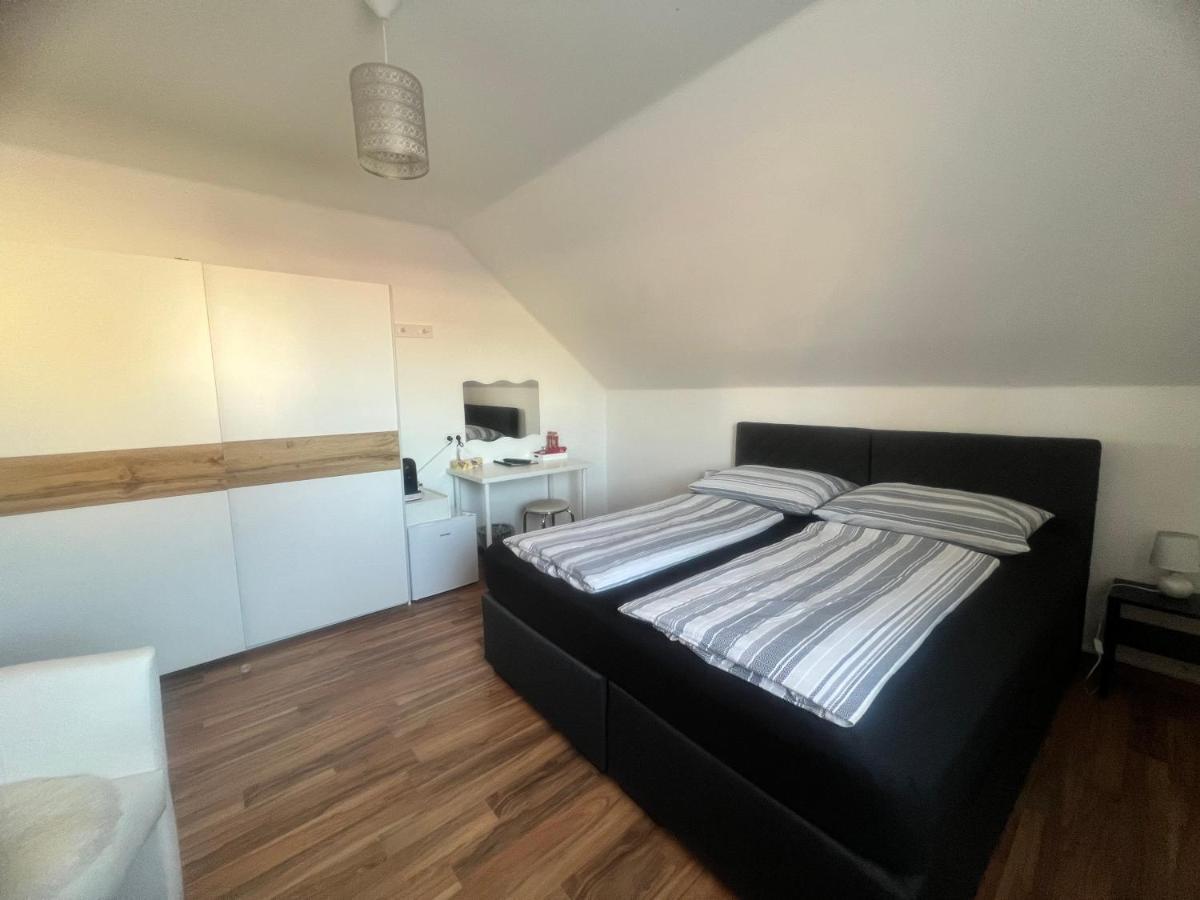 Bogi'S Ferienhaus - Pension Laakirchen Esterno foto