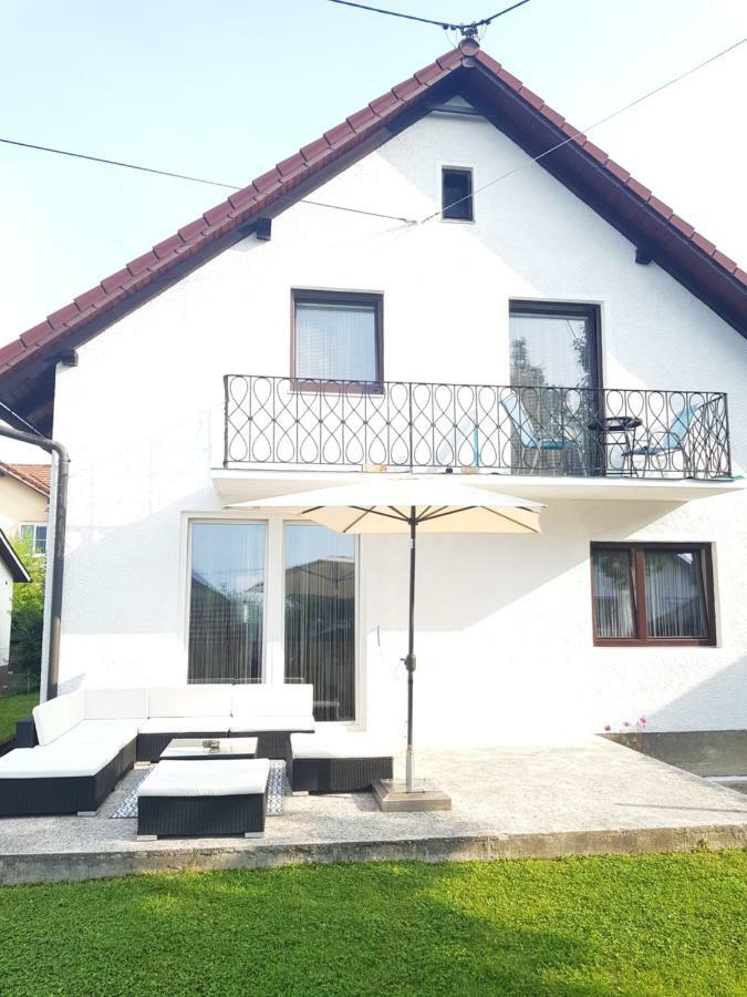 Bogi'S Ferienhaus - Pension Laakirchen Esterno foto